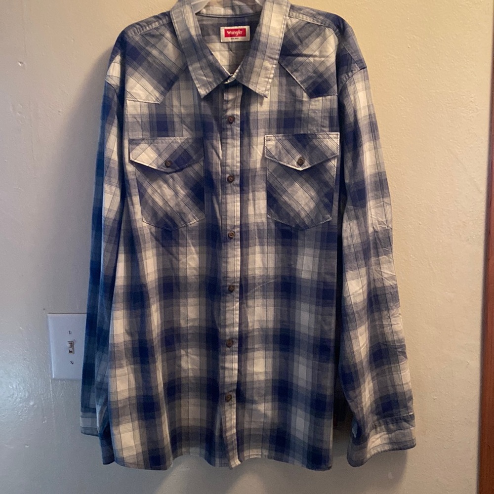 NWOT Wrangler Men’s Slim Fit Long Sleeve Shirt